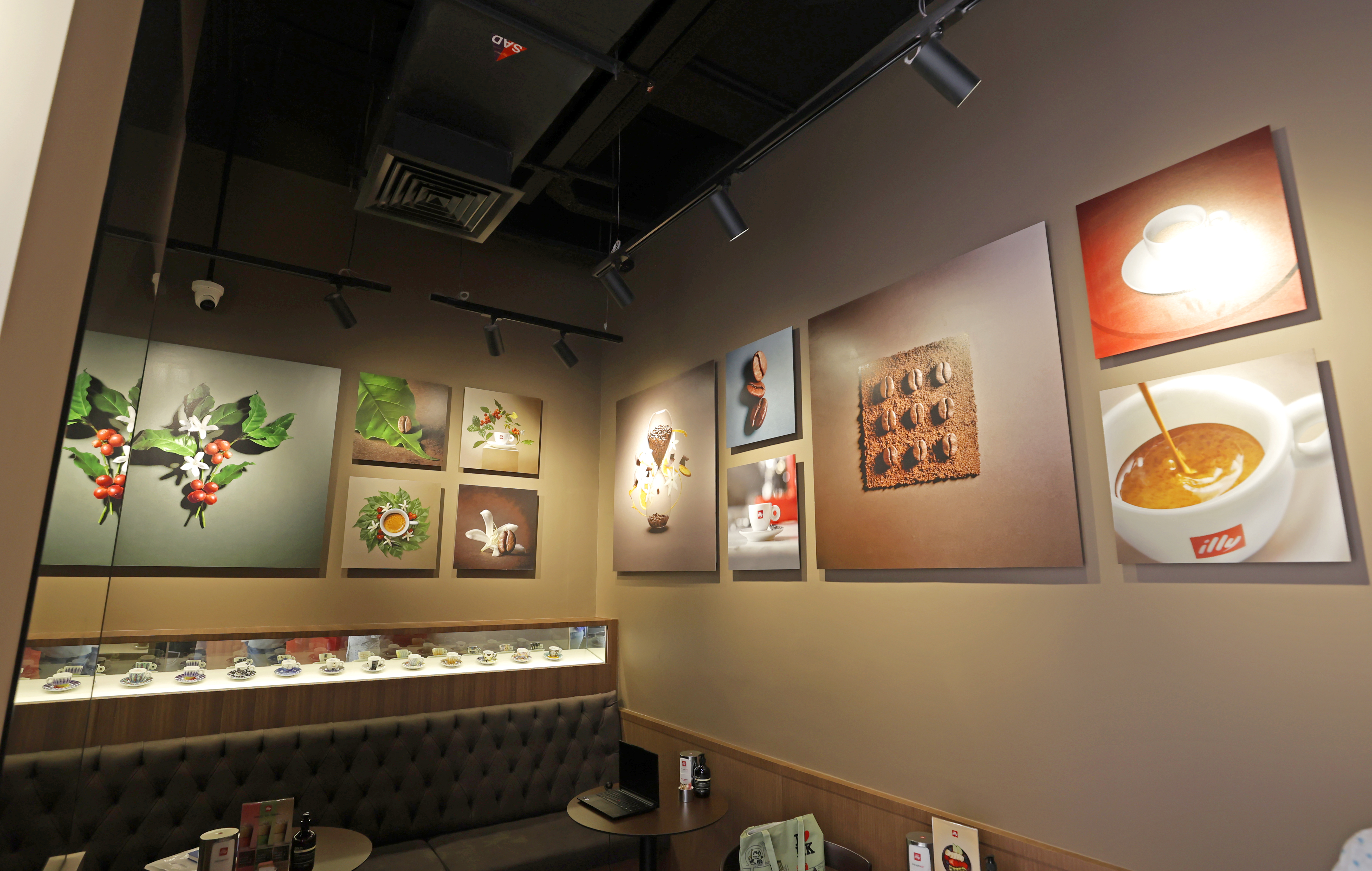 Illy gallery 6