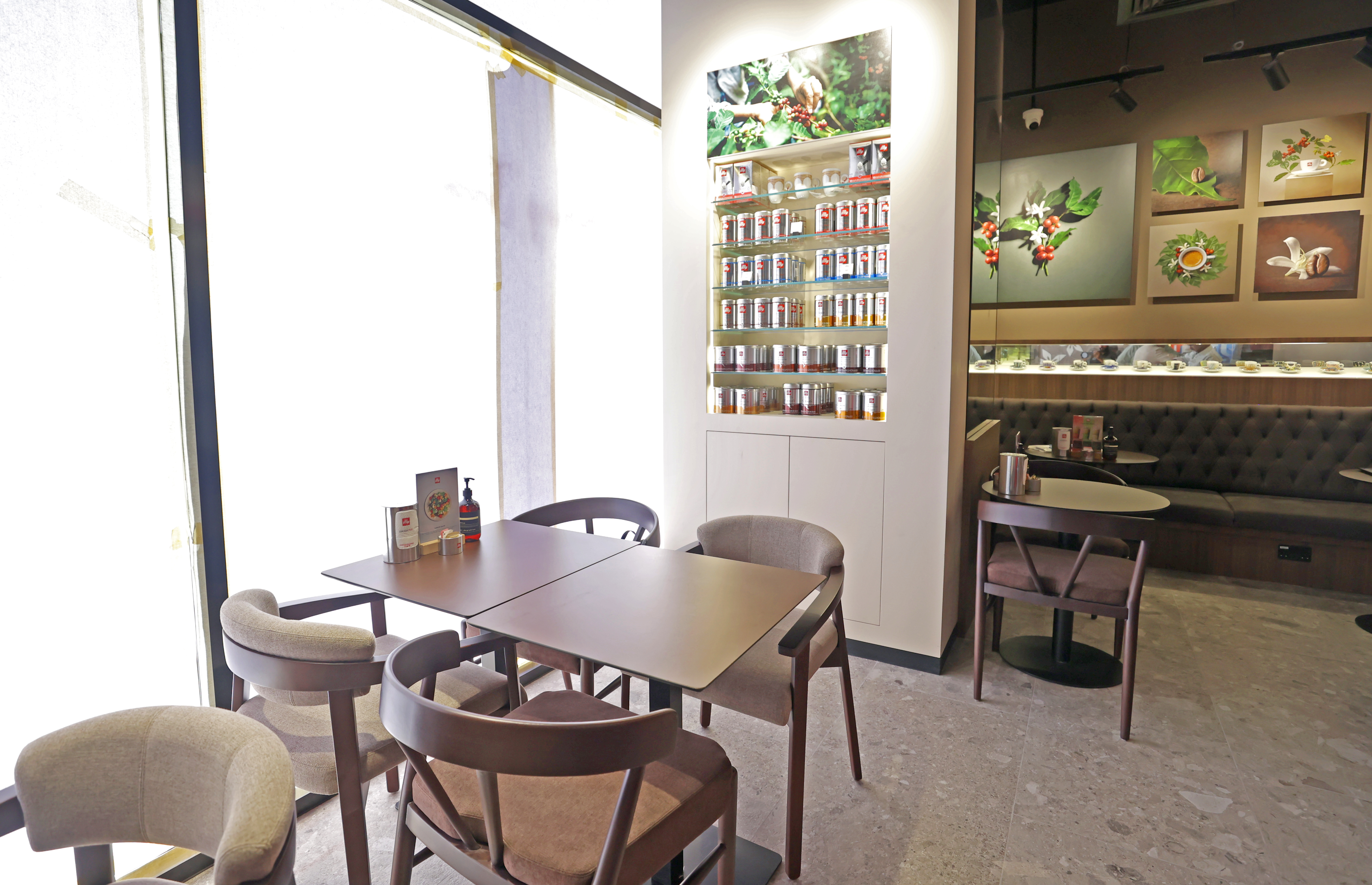 Illy gallery 7